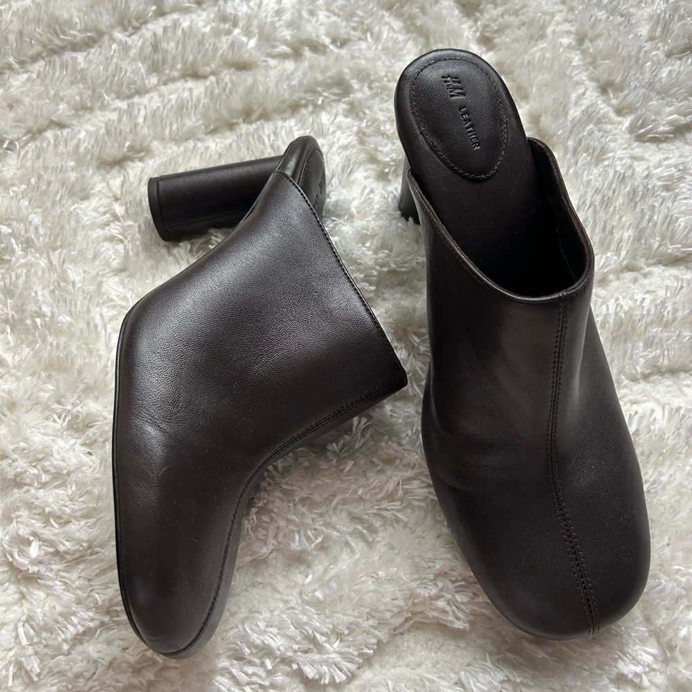 New H&M brown leather mules